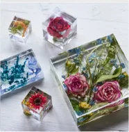 花を封入した樹脂のブロック