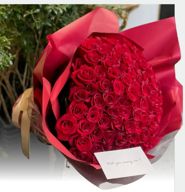 108本の赤い薔薇のプロポーズブーケ