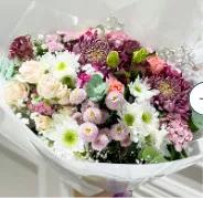 ピンクと白の贈呈用花束