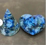 青い花を封入したレジンオブジェ