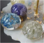 花を封入した球体のレジン