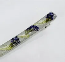 押し花を封入したバレッタ